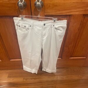 Women’s Size 10P Cargo Shorts